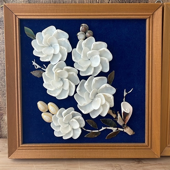Vintage Handmade seashell flower art with blue velvet fabric and wooden frames - Picture 2 of 9